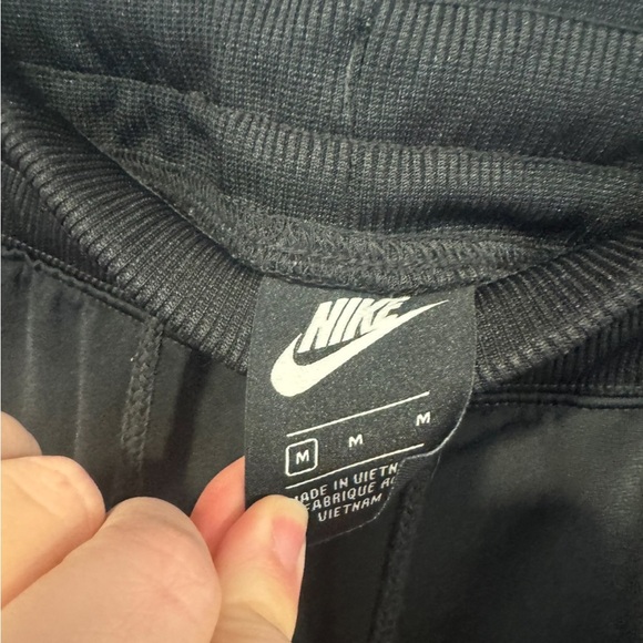 Black and white Nike joggers - Picture 2 of 3